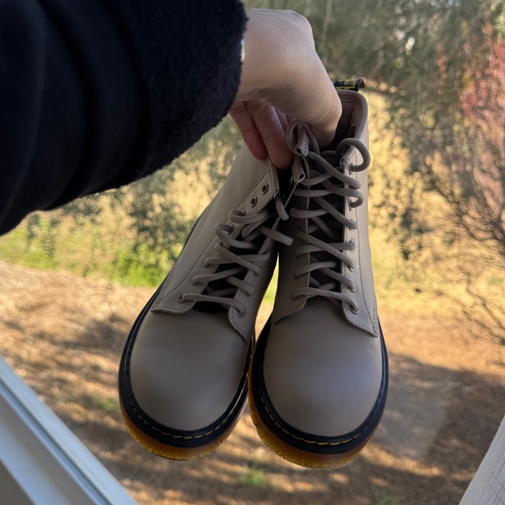 Dr martens tan/sandy boots 1y - Picture 4 of 6